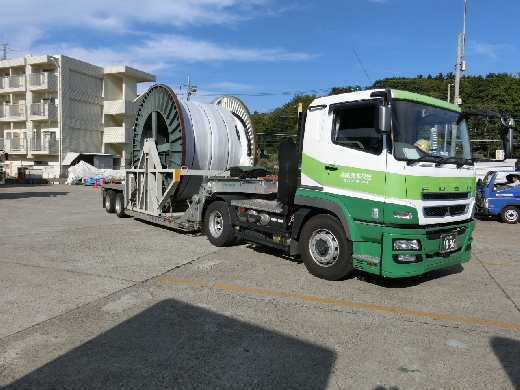 ケーブルドラム運搬低床トレーラ