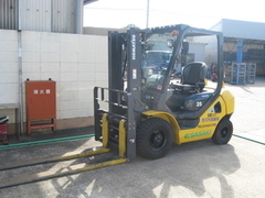 ２．５tフォークリフト